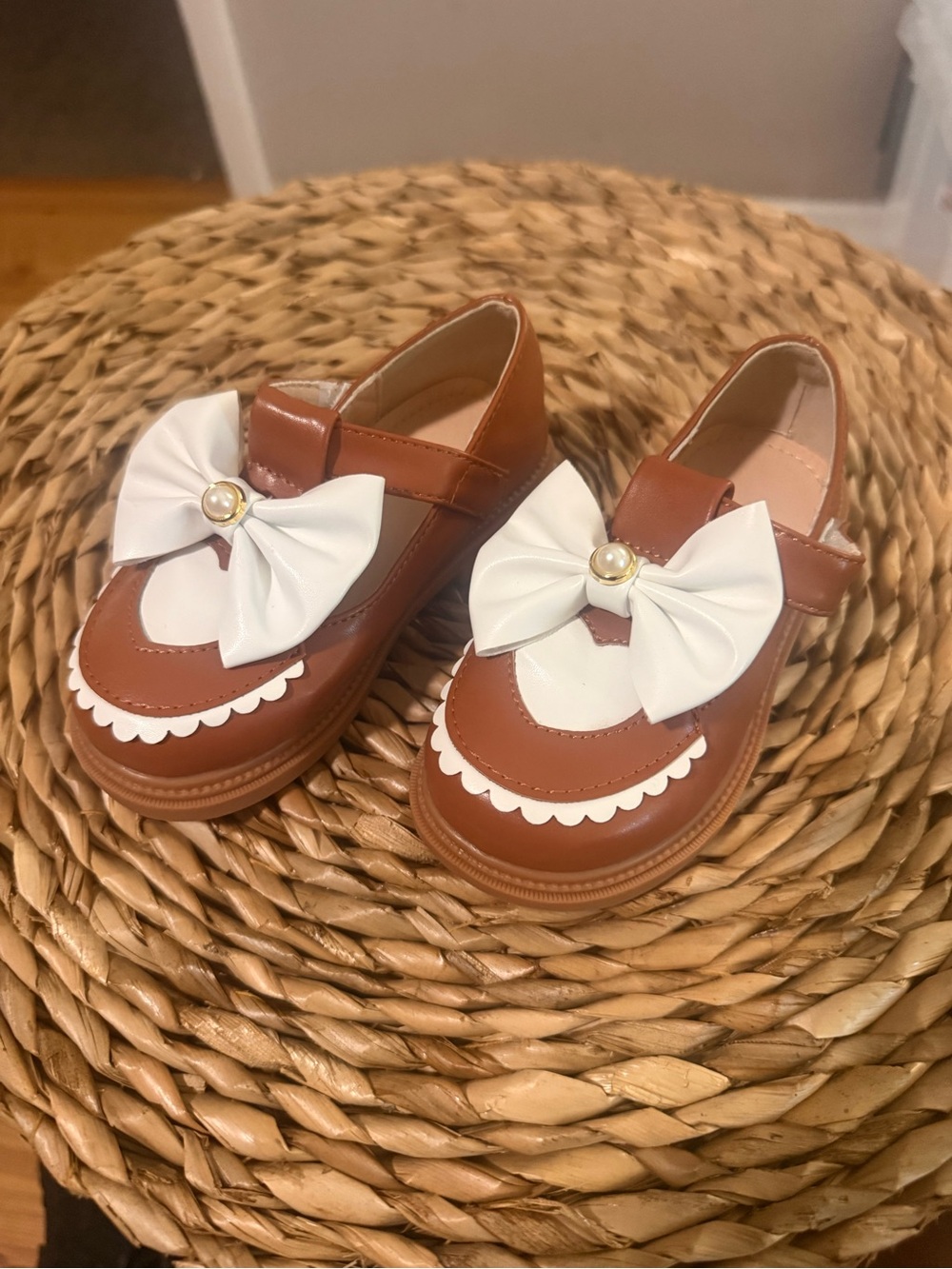 SHEIN Brown and White Bow Mary Jane Dress Shoes for Kids